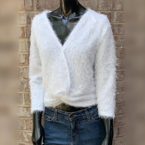 Jennifer Lopez Sweaters - Jennifer Lopez V-Neck Eyelash Sweater Sz S